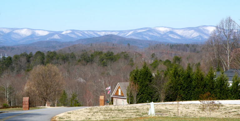 Sky_Country_Dahlonega,_GA_-_panoramio_-_Pete_Seabolt